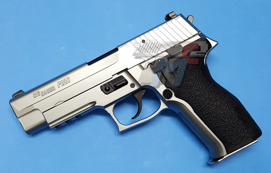 Tokyo Marui P226 E2 Gas Blow Back (Stainless Silver) - Click Image to Close